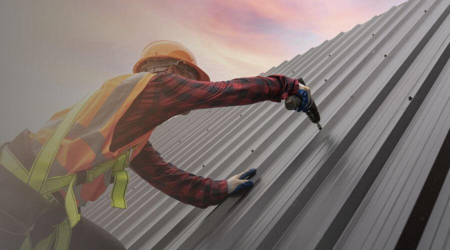 Professional gutter cleaning in Dycusburg, KY